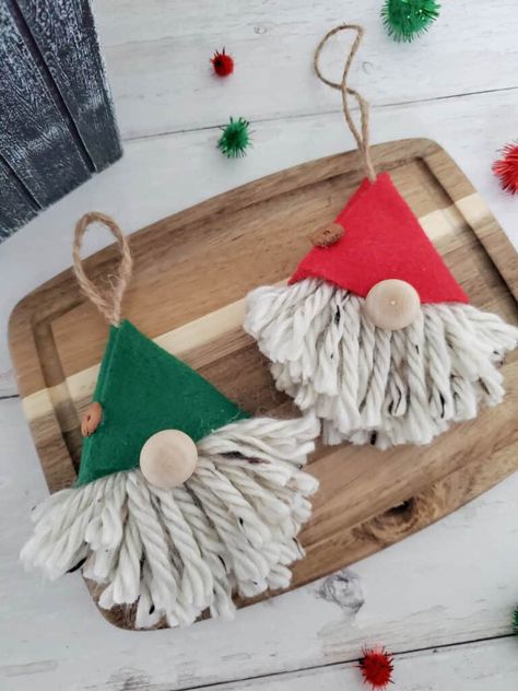 Easy DIY Gnome Christmas Ornaments Paintbrush Christmas Craft, Christmas Gnome Crafts, Easy Homemade Christmas Decorations, Gnome Ornaments Diy, Diy Gnome Ornaments, Diy Gnome Christmas, Gnome Christmas Ornaments, Diy Christmas Gifts For Friends, Gnome Crafts