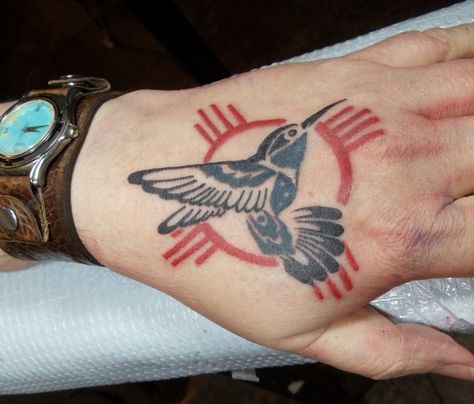 Native American Hummingbird Tattoo, Quetzal Tattoo, Tattooed Hands, Art Native American, Native American Tattoo, Native American Tattoos, Native Tattoos, Western Tattoos, Hawaiian Tattoo