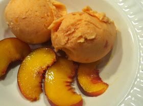 Peach Gelato Ingredients: 7 large ripe peaches, divided 1/2 cup water 1/2 cup sugar 1 cup heavy cream 1 tablespoon lemon juice D... Peach Frozen Yogurt Recipe, Peach Gelato, Peach Frozen Yogurt, Crowded Kitchen, Frozen Yogurt Recipes, Kitchen Cafe, Peach Recipe, Yogurt Recipes, Honey Roasted