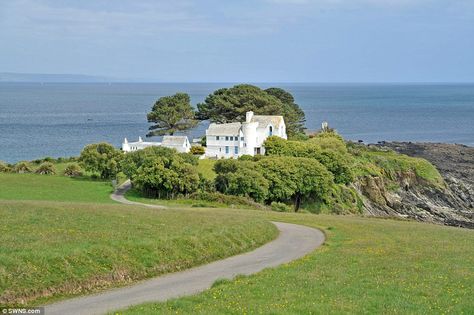 Cornwall Castle, St Austell Cornwall, Cornwall House, Daphne Du Maurier, John Campbell, Uk Beaches, Cliff House, Waterfront Property, Isles Of Scilly