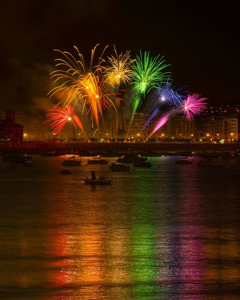 Fireworks competition in San Sebastian, Spain Firework Art, Rainbow Things, Fireworks Wallpaper, Rainbow Pictures, San Sebastian Spain, Smile Wallpaper, Fire Works, Spanish Design, Bonfire Night