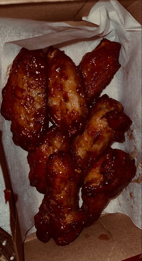 Wings Aesthetic Food, Chicken Wings Aesthetic, Chicken Wings Honey Garlic, Wings Honey Garlic, Chicken Wings Barbecue, Barbecue Party Food, Honey Garlic Wings, Meal Prep Dinner, Entertainment Photography