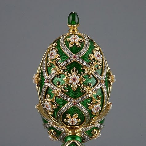 Faberge Eggs – Some Fabulous And Fantastic Facts About Them - Bored Art Beads On Clothes, Egg Artwork, Royal Gifts, Egg Artistry, Definition Of Art, Bored Art, Egg Shell Art, Spring Horse, Faberge Jewelry