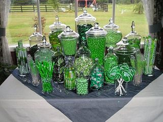 candy-bar-green | Flickr - Photo Sharing! Pharmacy Party, Green Candy Buffet, Beverage Bar, Candy Bar Wedding, Edible Wedding Favors, Wedding Green, Green Candy, Anniversary Ideas, Candy Table