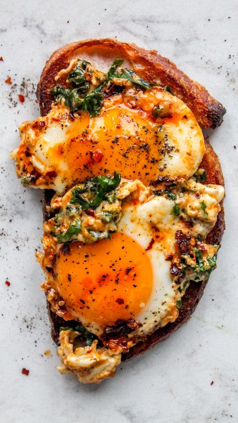 Your Sunday brunch is about to be elevated with these chili crisp eggs! Cream Fried Eggs, Egg Recipes Breakfast, Chili Eggs, Fried Egg Recipe, Kale Breakfast, Breakfast Like A King, Egg Dinner, Fried Egg Recipes, Eggs On Toast