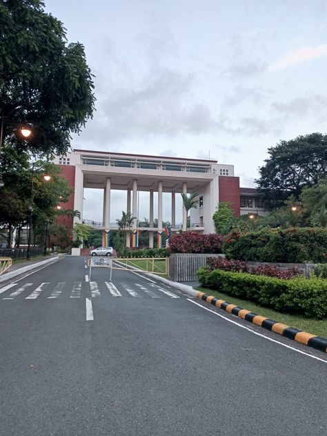 Up Diliman Aesthetic, Historical Philippines, Manila Aesthetic, Up Manila, University Of The Philippines Diliman, Up Diliman, University Of The Philippines, Country Scenery, Philippines Cities