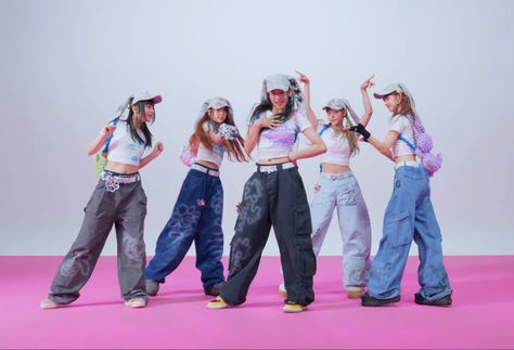 #NewJeans performing ‘OMG’ | 1theKILLPO New Jeans Outfit Inspired, New Jeans Cookie Outfit, Newjeans Fashion Style, Newjeans Tell Me Outfit, Nwjns Omg Outfits, New Jeans Style Kpop, New Jeans Omg Outfits, Newjeans Outfit Ideas, Omg Newjeans Outfits