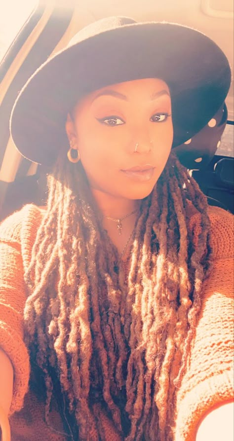 Fedora Hat With Locs, Locs And Fedoras, Locs And Hats Women, Hat With Locs, Locs And Hats, Styling Locs, Colorful Locs, Long Loc Styles, Locs Inspiration