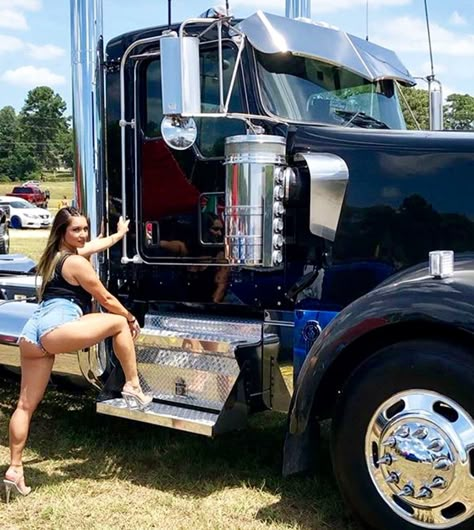 Truck Driver Wife, Truk Besar, Girl Trucker, Women Trucker, Rat Rods Truck, Old Pickup Trucks, Old Pickup, Kenworth Trucks, Peterbilt Trucks