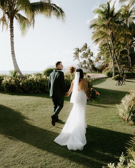 Some of my favorite moments from this picture perfect wedding day, surrounded by dear friends and family, swaying palms, salty air, and a sunset to die for. @lanikuhonua is a stunning choice if you’re looking for a wedding venue in Oahu, Hawaii. There are so many more photos to share, but here are some intimate moments from the first touch, ceremony, and celebration of the Henkels 🤍 Venue: @lanikuhonua Planner: @savvyweddings Photographer: @kolbywallphoto . . . . . . #oahuwedding #oahuwed... Intimate Hawaii Wedding, Hawaiian Wedding Pictures, Hawaiian Wedding Photos, Hawaii Elopement Photography, Destination Wedding Hawaii Oahu, Small Hawaii Wedding Oahu, Oahu Wedding Venues, Intimate Wedding Photos, Wedding Venues Hawaii