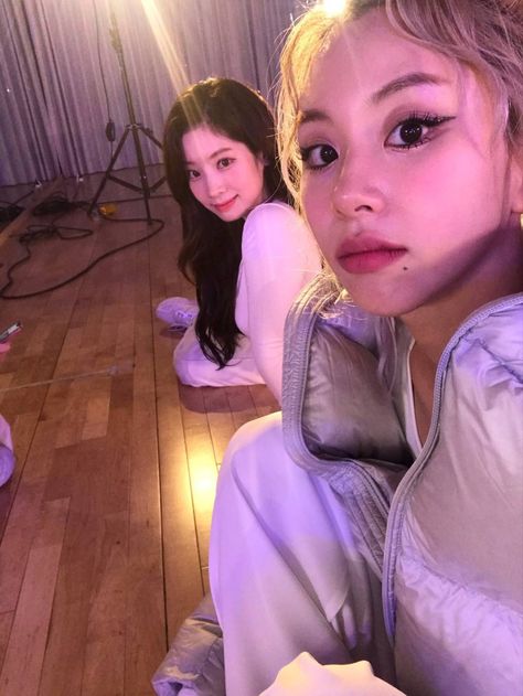 dahyun + chaeyoung Twice Selca, Twice Chaeyoung, Chaeyoung Twice, Tzuyu Twice, Sana Jihyo, Momo Sana, Two Girls, Jyp Entertainment, Reality Show