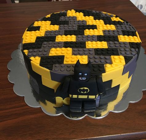 Batman Lego Party, Batman Lego Cake, Batman Cake Ideas, Batman Cake Ideas For Men, Lego Batman Birthday Cake, Batman Cake For Adults, Batman Shaped Cake, Lego Batman Cakes, Car Cakes For Boys