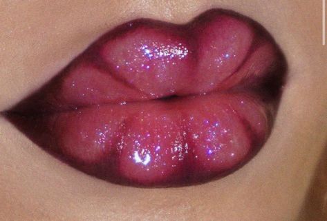 Glossy Eyeshadow Look, Meyk Ap, Valentine Eye Makeup, Y2k Lips, Pink Eyebrows, Lip Ideas, Magenta Lip, Y2k Princess, Glossy Eyeshadow