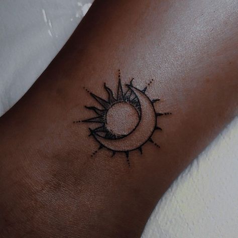 Front Shoulder Tattoos, Small Phoenix Tattoos, Sun And Moon Tattoo, Bestie Tattoo, Fan Tattoo, Drawing Styles, Small Girl Tattoos, Sun Tattoos, Cute Small Tattoos