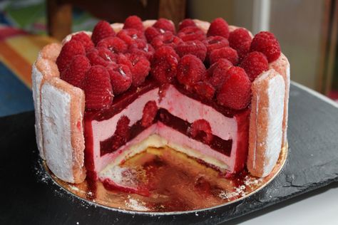 Charlotte Framboises – La Fée Carobosse en cuisine Fancy Desserts Recipes, Raspberry Desserts, Food World, Delicious Deserts, Recipes Yummy, Valentines Day Food, Fancy Desserts, Sweet Pastries, Desserts Recipes