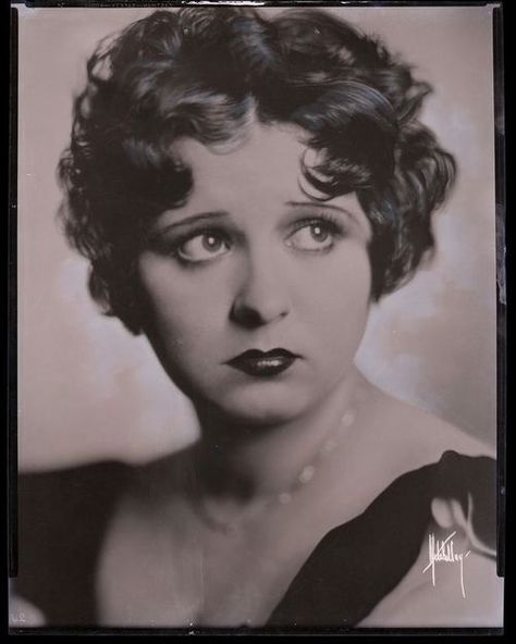 Helen Kane, she does look like the Betty Boop girl....more so than Clara Bow I think... Helen Kane, The Real Betty Boop, Theater Actress, Jackson Heights Queens, Original Betty Boop, 1920s Hair, Long Shag Haircut, Olive Oyl, My Weakness