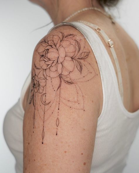 Discover My Tattoo Signature: Unique Blend of Ornamental elements and Flowers | by Anastasiia Koviazina | Medium Tattoo Trends 2024 Women, Dragonfly Shoulder Tattoo, Fine Line Arm Tattoo, Dragonfly Tattoos, Shoulder Cap Tattoo, Sketchy Tattoo, Tattoo 2024, Unalome Tattoo, Tattoo Trend