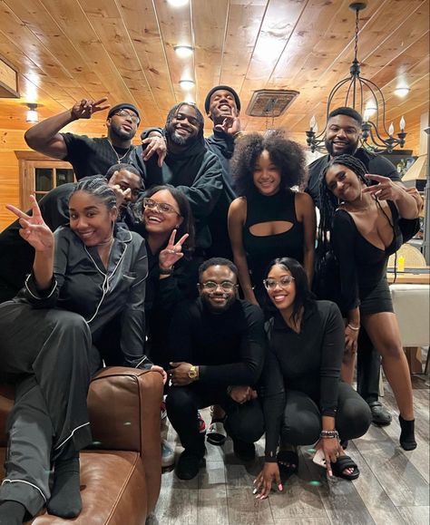 Social Life Aesthetic Black, Diverse Friends Aesthetic, Male And Female Friend Group, Black Friendship Aesthetic, Black Friends Group, Large Friend Group Aesthetic, Friend Group Aesthetic Faceless, Black Friendship Goals, Mixed Friend Group Aesthetic