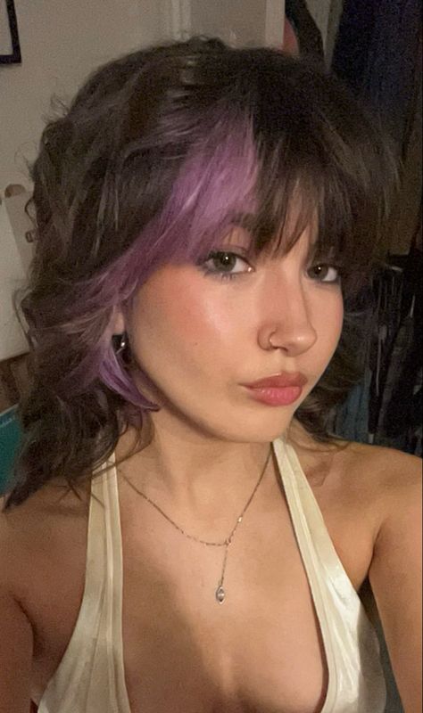 Dark Short Hair With Purple Highlights, Hair Dye Colors Peek A Boo, One Color Streak In Hair, Purple Hair Color Ideas Short Hair, Cool Hair Inspiration, Purple Streaks In Brown Hair Curly, Lavender Bangs Hair, Colorful Strands Hair, Multi Dyed Hair