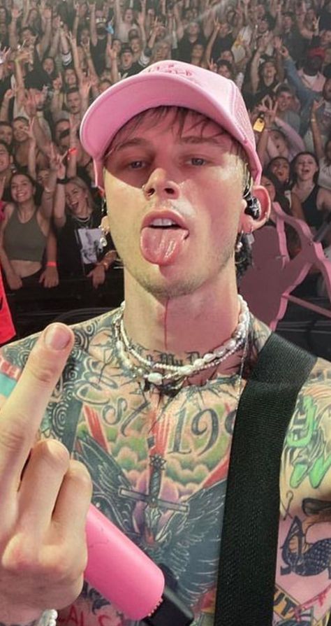 TTMD TOUR Born With Horns, Mgk Wallpaper, Mr Baker, Colson Baker, Funny Iphone Wallpaper, Pink Men, Hottest Guy Ever, Megan Fox, Just Smile