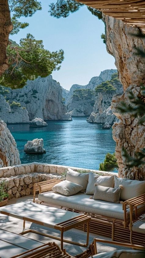 Capri Italia, Italy Villa, Dream Life House, Salou, Dream Holiday, Pretty Places, Abandoned Places, Travel Aesthetic, Travel Experience