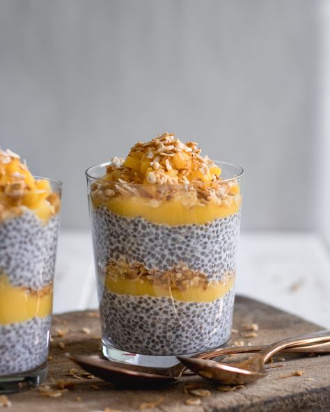 Make this Vegan Jackfruit Chia Pudding breakfast cup the night before and it will be ready for morning! The perfect healthy on-the-go breakfast. #veganrecipes #veganbreakfast #onthego #easybreakfast #healthyrecipes #jackfruit Jackfruit Dessert Recipes, Vegan Summer Desserts, Chia Pudding Parfait, Ripe Jackfruit, Jackfruit Sandwich, Vegan Jackfruit, Canned Jackfruit, Jackfruit Recipes, Pudding Parfait