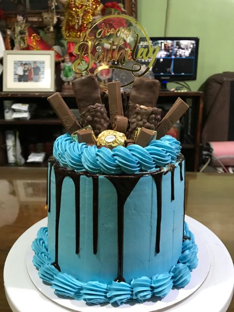 Chocolate Cake With Blue Icing, Blue Cake With Chocolate Drip, 13th Birthday Cake For Boys, Blue Chocolate Cake, Frm Exam, Choc Drip Cake, Blue Drip Cake, Beginner Baking, Wolf Cake