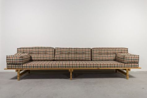 Denmark has been home to many great furniture designers, one of them is Børge Mogensen. This impressive sofa-daybed has a solid pine frame with brass details equipped with loose cushions upholstered in a timeless, classic and modern upholstery fabric, designed by Lis Ahlmann and Børge Mogensen.About this collaboration with Ahlmann, Mogensen said: ‘Lis’s textiles were a meeting of the rational and the painterly. If clothes make the man, then it seems my furniture had found its perfect wardrobe’ Build In Sofa, Borge Mogensen Sofa, Modern Upholstery Fabric, Mid Century Bed, Built In Sofa, Sofa Daybed, Mid Century Lounge, Brooklyn Apartment, Borge Mogensen