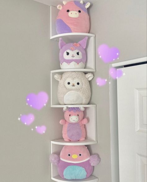 Squish Mallow Storage, Squishmellow Shelf, How To Store Squishmallows In Bedroom, Displaying Squishmallows, Plushie Display Shelves, How To Display Plushies, Plush Display Ideas, Squishmallow Room Ideas, Stuffy Storage Organization Ideas