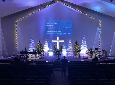 Chapel Christmas Decorations, Christmas Church Stage Design Ideas, Christmas Stage Design Church Simple, Church Decor For Christmas, Church Stage Design Christmas, Christmas Decoration For Church, Church Stage Christmas, Church Christmas Decorations Stage, Christmas Stage Design Church