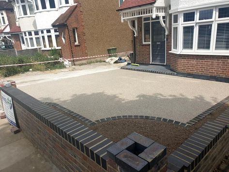 Semi Detached Driveway Ideas, Driveway Uk, Front Driveway Ideas, Front Garden Ideas Driveway, Cozy Living Room Warm, Garden Ideas Driveway, Resin Bound Driveways, Resin Driveway, Driveway Ideas