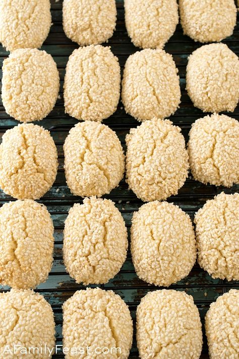 Italian Sesame Seed Cookies, Sesame Seed Cookies, Pumpkin Spice Sugar Cookies, Cookies Italian, Spice Sugar Cookies, Creamy Horseradish Sauce, Seed Cookies, Sesame Cookies, Amaretti Cookies