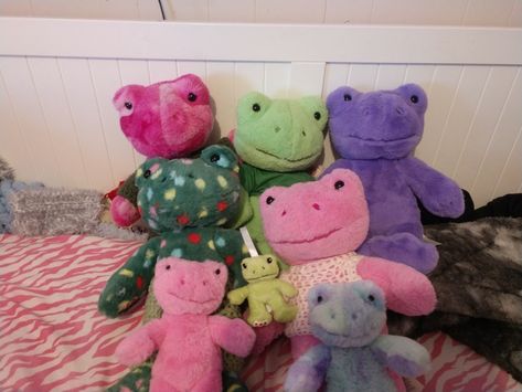 Build A Bear Frog Collection, Build A Bear Frog Outfits, Cute Build A Bears, Build A Bear Frog Aesthetic, Build A Bear Aesthetic, Frog Build A Bear, Bab Frogs, Build A Bear Frog, Build A Bear Accessories