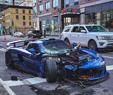 Gemballa Mirage Gt, Empty Street, Carrera Gt, Actor Paul Walker, Porsche Carrera Gt, Mercedes Clk, New York Police, Porsche Classic, Vw Touran