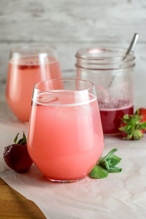 Strawberry Rhubarb Spritzer (Erdbeer-Rharbarberschorle) | The Kitchen Maus Rhubarb Spritzer, Simple Syrup Drinks, Wine Spritzer Recipe, Best Rhubarb Recipes, Foodgawker Recipes, Bavarian Recipes, Rhubarb Syrup, Spritzer Recipes, Cider Sangria