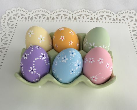 Easter Egg Designs Aesthetic, Easter Egg Inspo Aesthetic, Easter Eggs Aesthetic, Easter Egg Painting Aesthetic, Pastel Eggs For Easter, Painted Ceramic Easter Eggs, Giant Easter Eggs, Diy Easter Eggs, Creative Easter Eggs