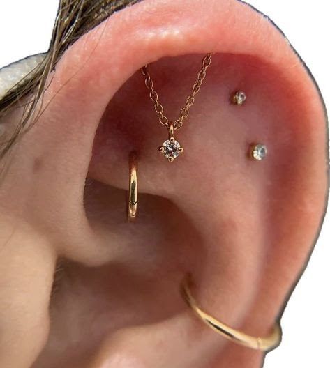 Top Ear Piercing, Ear Art, Ear Style, Cute Piercings, Piercings Unique, Body Jewelry Piercing, Earrings Inspiration, Stacked Jewelry, Jewelry Lookbook