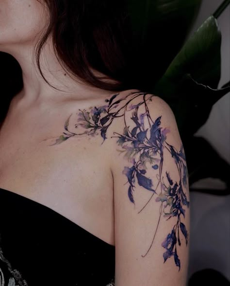 Blue Flower Tattoos, Blue Ink Tattoos, Green Tattoos, Petit Tattoo, Flower Tattoo Shoulder, Geniale Tattoos, Tatuaje A Color, Elegant Tattoos, Feminine Tattoos