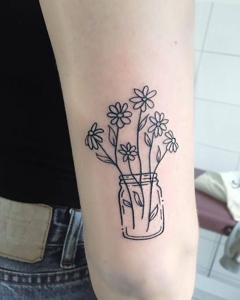 Mason Jar Tattoo, Jar Tattoo, Model Tattoos, Daisy Tattoo Designs, Daisy Flower Tattoos, Masculine Tattoos, Dainty Flowers, Daisy Tattoo, Diy Tattoo