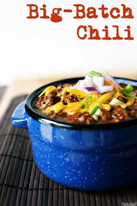 Feed a crowd with this big-batch slow cooker chili. Easy to make, this hearty chili will stick to your ribs and make game day food a heck of a lot better! \\ PassTheSushi.com Gameday Food Appetizers, Chili For A Crowd, Crock Pot Chili, Chili Easy, How To Cook Chili, Chili Recipe Turkey, Chili Recipe Crockpot, Hearty Chili, Crockpot Chili