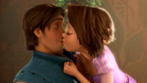 Rapunzel & Flynn <3 Rapunzel Short Hair, Rapunzel Y Flynn, Couple Disney, Disney Kiss, Couples Disney, Tangled Movie, Movie Kisses, Rapunzel And Flynn, Rapunzel And Eugene