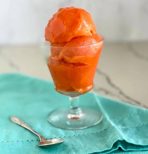 low FODMAP Papaya Lime Sorbet in small footed glass dish with aqua napkin Papaya Ice Cream, Papaya Dessert, Make Your Own Ice Cream, Papaya Sorbet, Papaya Recipes, Ripe Papaya, Vegan Ice Cream Recipe, Lime Sorbet, Ibs Recipes