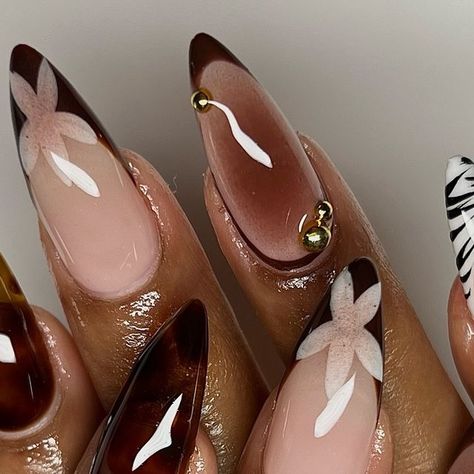 ROCKLAND COUNTY NAIL TECH | brown nails for the fall just eats downnnn 😍  ⋆ ˚｡⋆୨୧ ⁺˚⋆｡°✩₊  #rocklandnailtech #rocklandnails #rocklandnailsalon #nailart... | Instagram Brown Design Nails Acrylic, Brown Tips Almond Nails, Fall Nails Brown French Tip, Cute French Tip Nails Almond, Henna Nails Design, Acrylic French Tip Almond, Almond Brown French Tip Nails, Brown 3d Nails, Brown Silver Nails