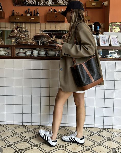 Celine Bag Outfit, Adidas Samba Outfit Women, Looks Adidas, Adidas Samba Outfit, Samba Outfit, Stylish Work Outfits, Thanksgiving Outfit, Blazer Outfits, Adidas Samba