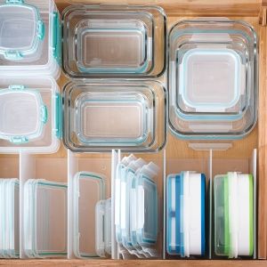 GREAT martha stewart tips for a beautiful, organized, fully functional kitchen! Lid Organization, Martha Stewart Home, Kitchen Organisation, Home Organisation, Container Organization, Kitchen Drawers, Functional Kitchen, Pantry Organization, Diy Organization