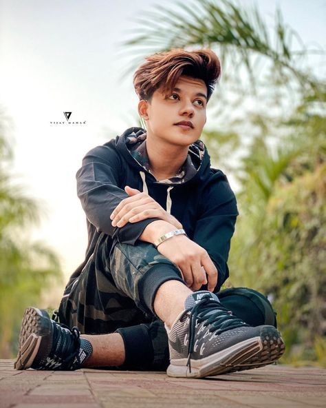 Riyaz Ali, Smart Hairstyles, Riyaz Aly, Attitude Stylish Boys Pic, Men Fashion Photo, Drawing Couple Poses, Portrait Photo Editing, Bike Photo