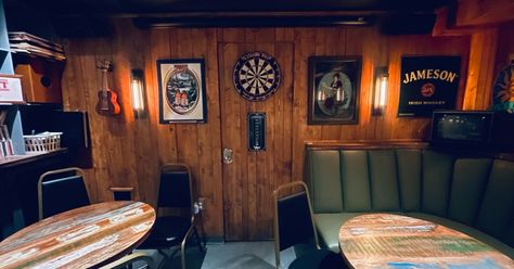 Bloomingdale’s New Retro Drinking Den Is a ‘Cool Grandpa’s Basement’ Basement Aesthetic, Retro Basement, Vintage Beer, New Retro, Wood Panel Walls, Rec Room, Mid Century Modern Furniture, Mid Century House, Side Door