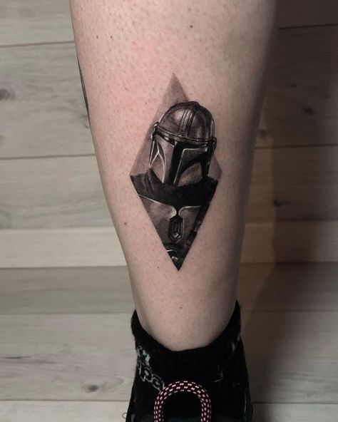 NDL on Instagram: “🖤 #starwars #starwarstattoo #themandalorian #themandaloriantattoo #hesnogoodtomedead #microrealism #microtattoo #blackandwhite #ttt…” Mandalorian Tattoo, Floral Sleeve, Star Wars Tattoo, Hand Tattoos For Guys, Star Tattoos, Triangle Tattoo, Hand Tattoos, Tattoos For Guys, Cool Tattoos