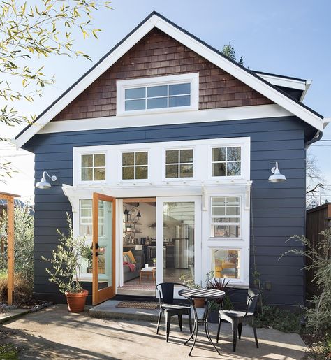 This Oregon Family Turned a Falling-Down Garage into a Cool New Guesthouse - The Scott Brothers Garage To Living Space, Garage Guest House, Private Backyard, Best Tiny House, Property Brothers, Garage Conversion, Guest Cottage, Tiny House Movement, Backyard Retreat