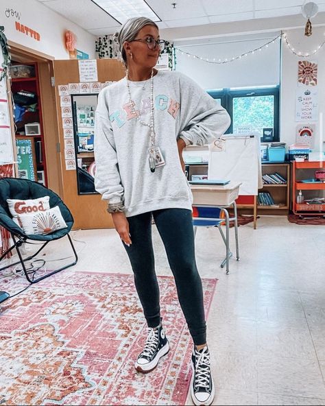 Casual High School Teacher Outfits, Nike Teacher Outfit, Teacher Athletic Outfit, Comfy Teaching Outfits, Teacher Assistant Outfit Casual, Outfits For Daycare Workers, Teacher Sweatshirt Outfit, Casual Daycare Teacher Outfits, Teacher School Spirit Outfit